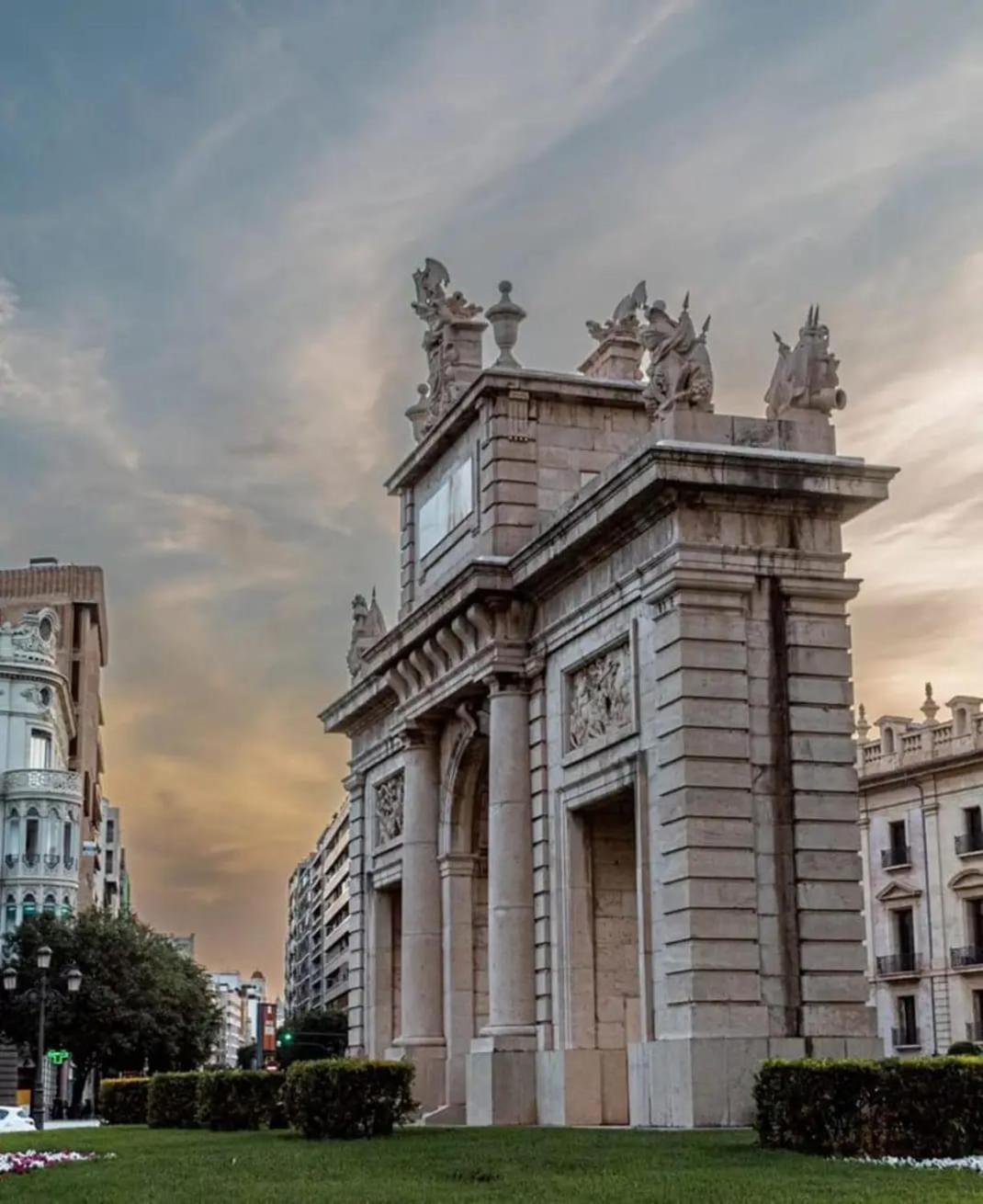 Apartamento Turistico Lux Center Валенсія Екстер'єр фото