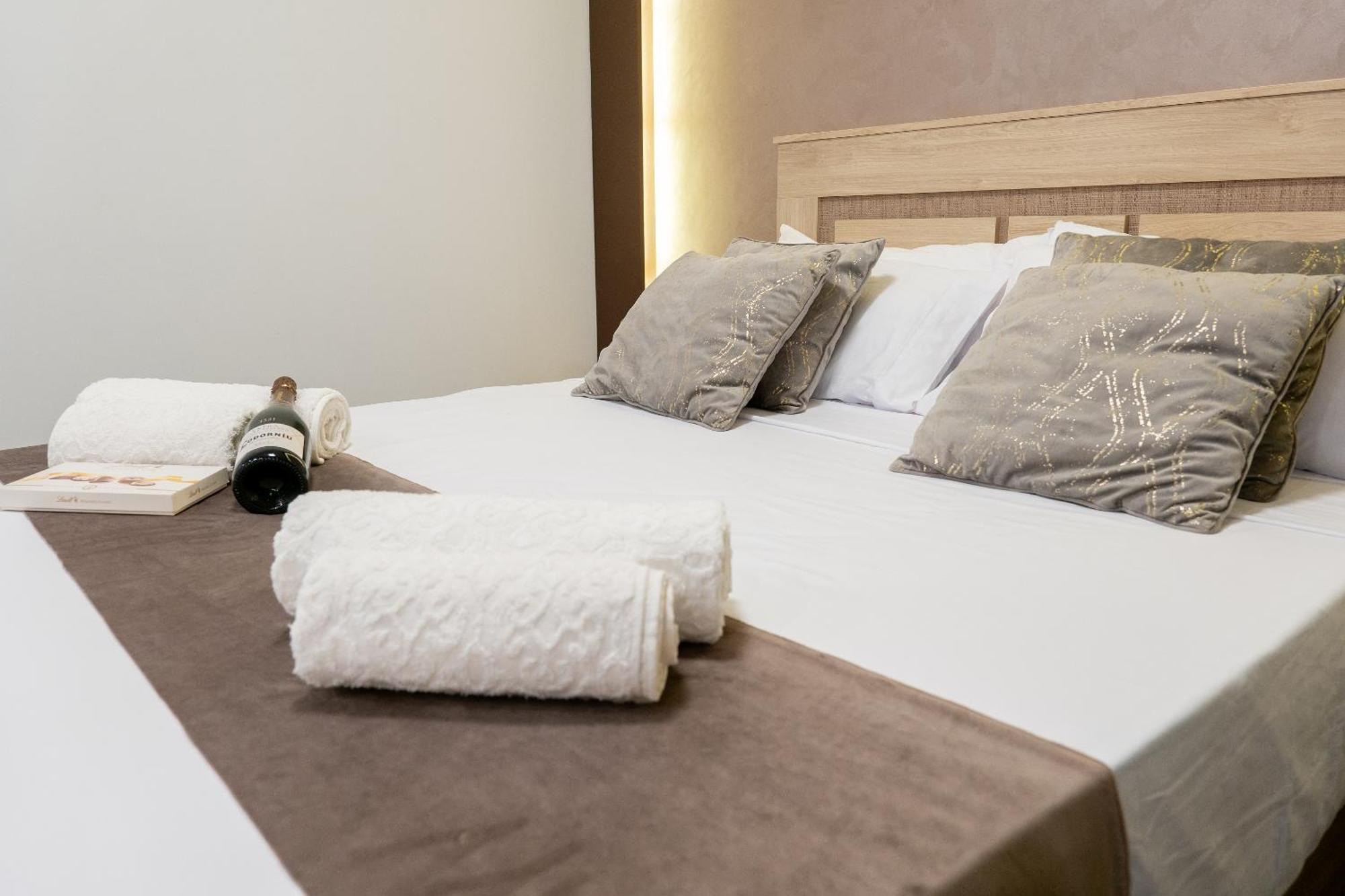 Apartamento Turistico Lux Center Валенсія Екстер'єр фото