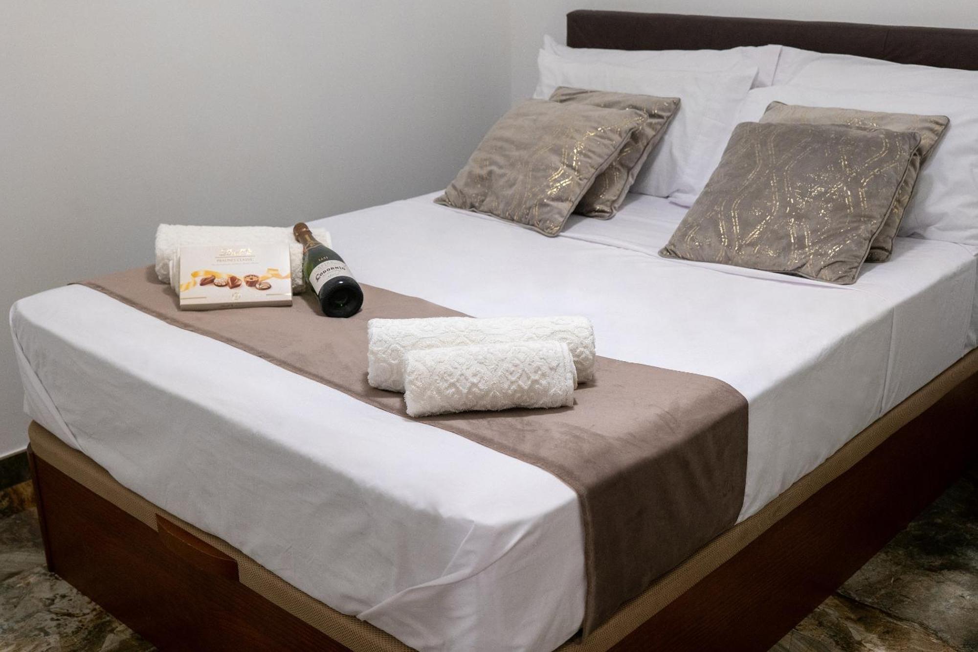 Apartamento Turistico Lux Center Валенсія Екстер'єр фото
